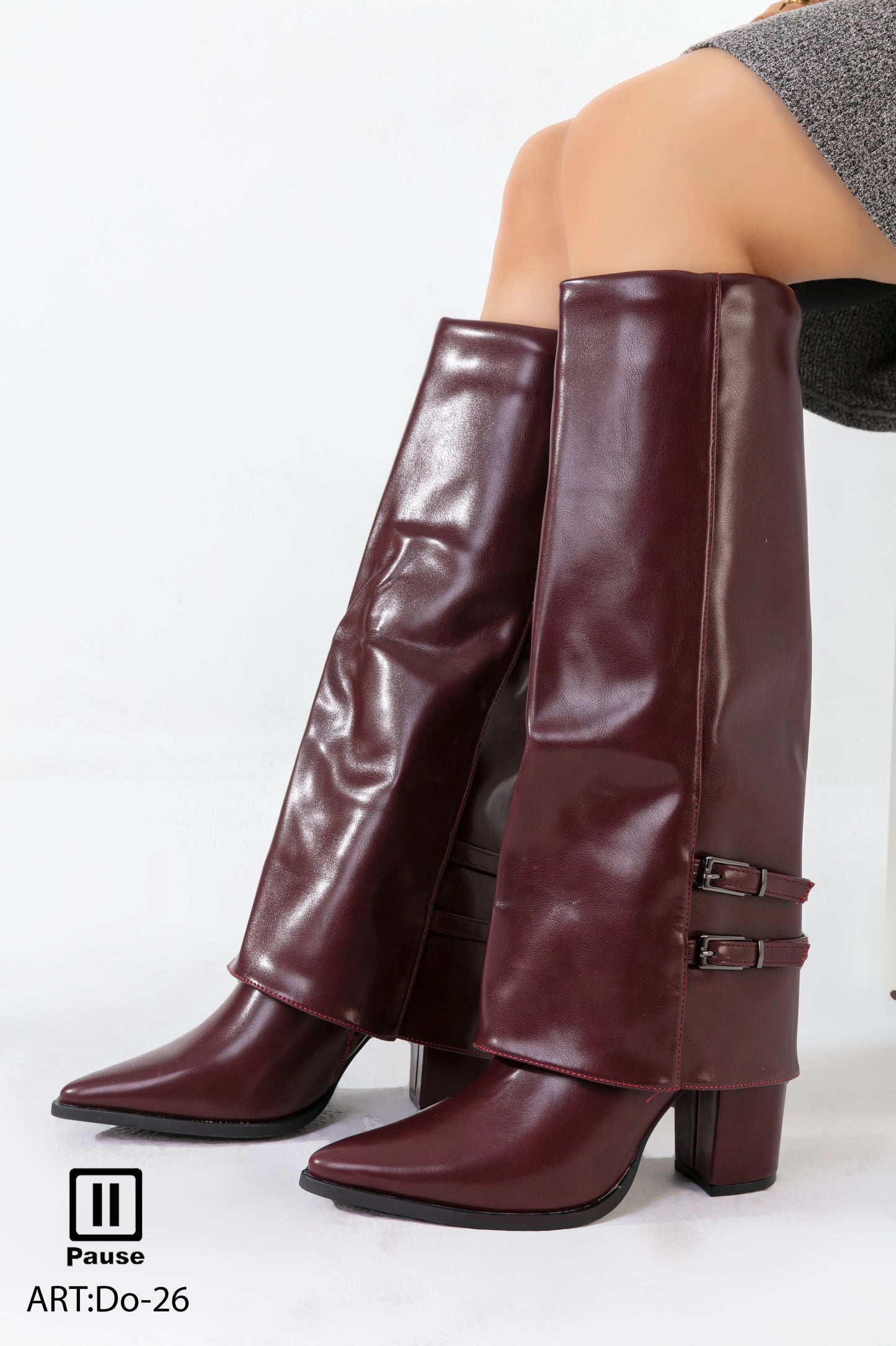 DO-26 KNEE-HIGH HEELED BOOTS