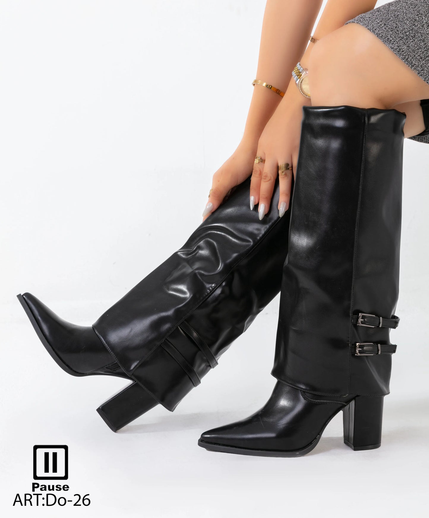 DO-26 KNEE-HIGH HEELED BOOTS