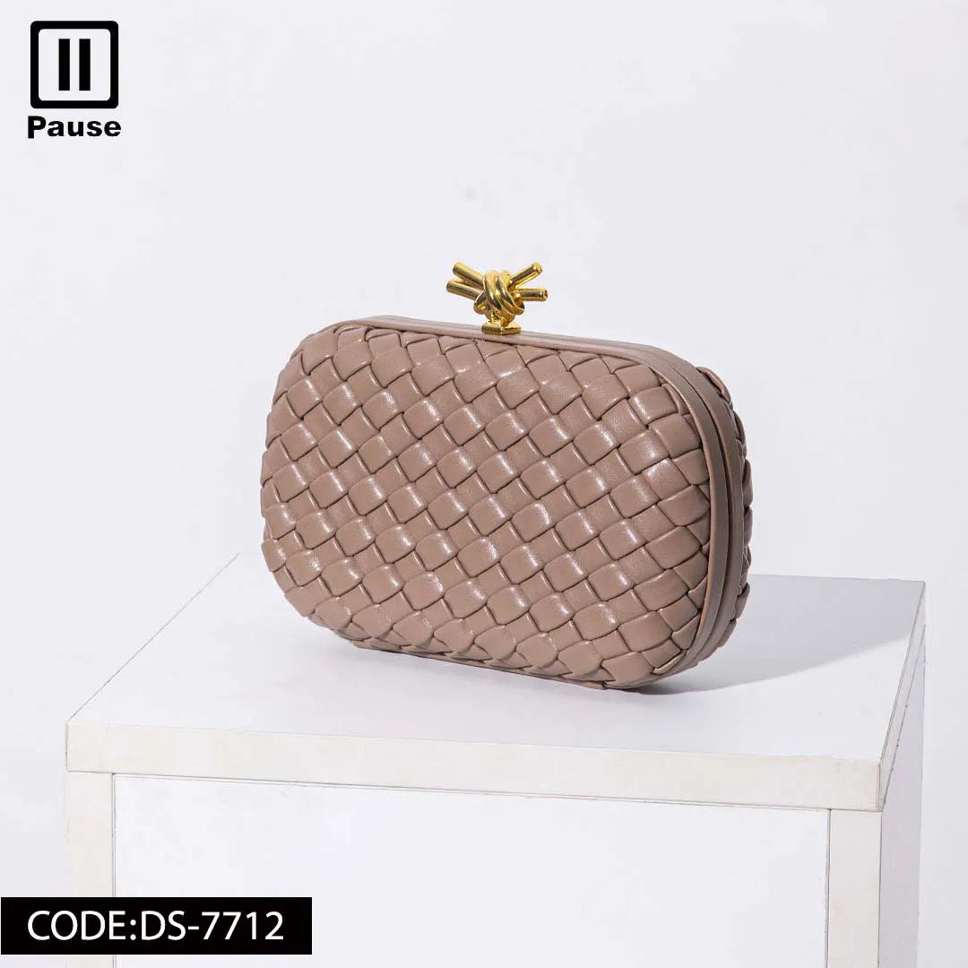 DS-7712 CLUTCH